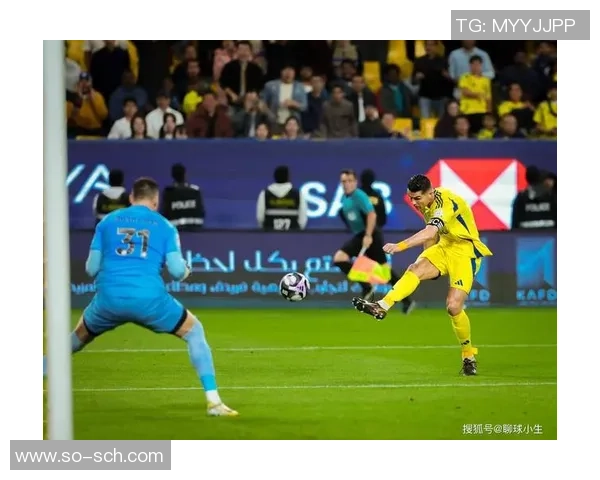 神秘面具足球巨星赛场传奇再现逆境中展现非凡勇气 神秘面具足球巨星赛场传奇再现逆境中展现非凡勇气